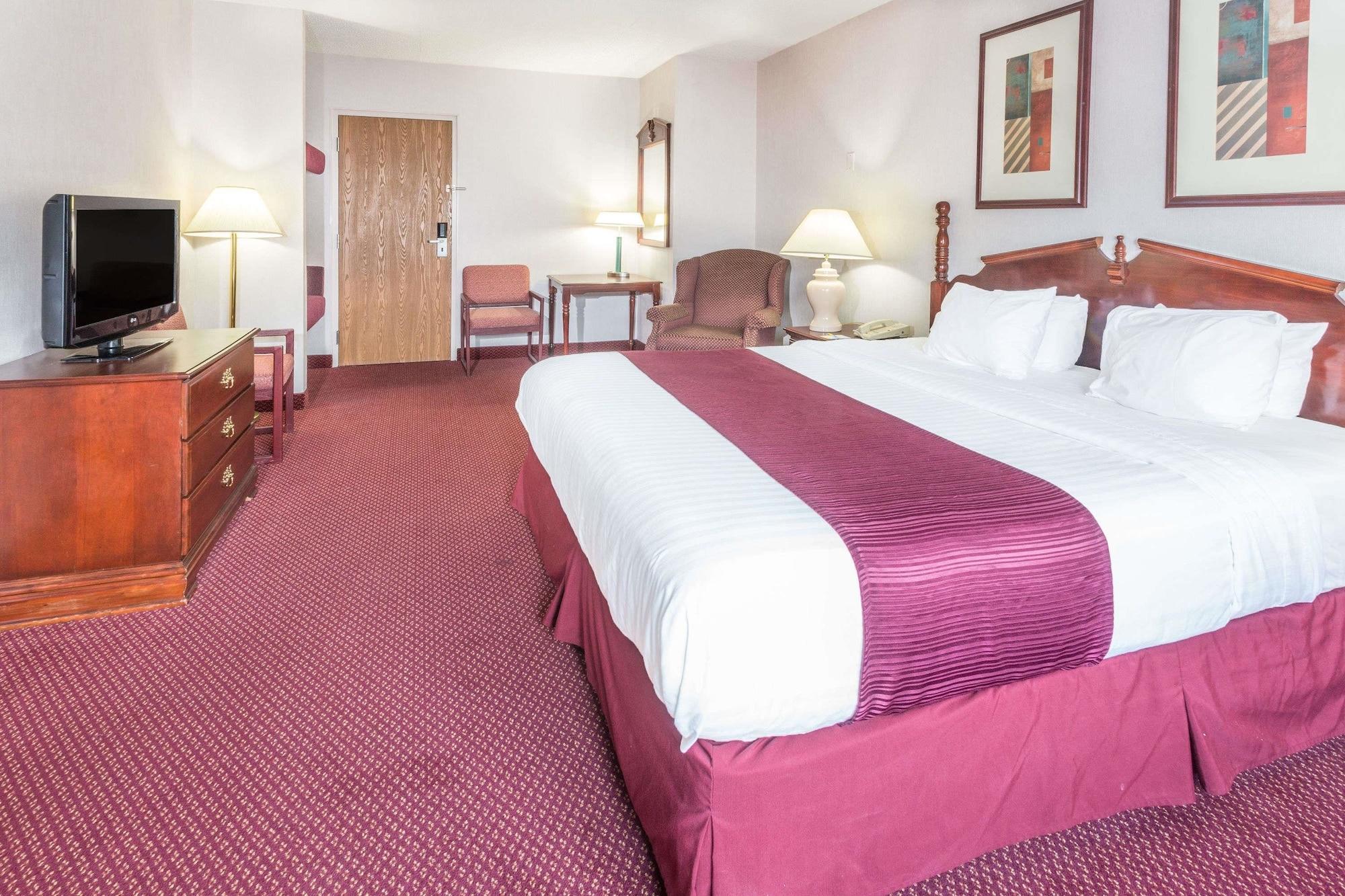 Days Inn By Wyndham Tiffin Dış mekan fotoğraf