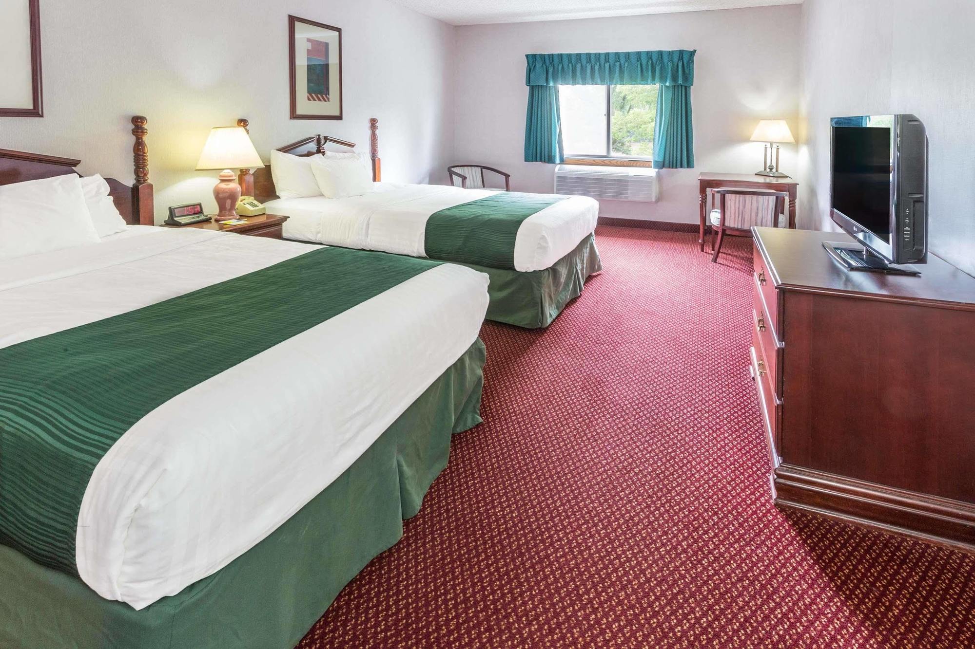 Days Inn By Wyndham Tiffin Dış mekan fotoğraf