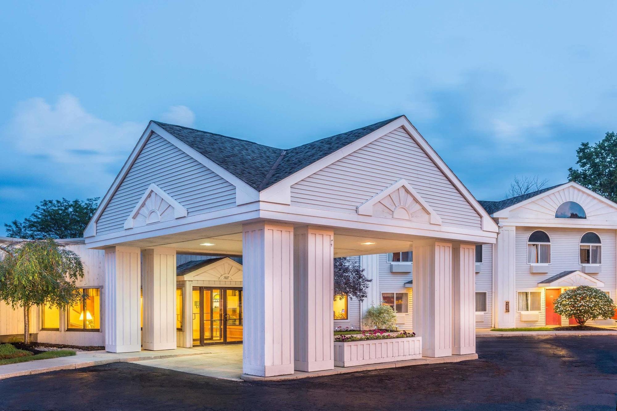 Days Inn By Wyndham Tiffin Dış mekan fotoğraf